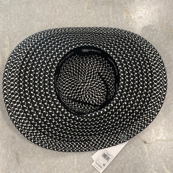 Elegant Calvin Klein Straw Hat - Picture 2 of 5